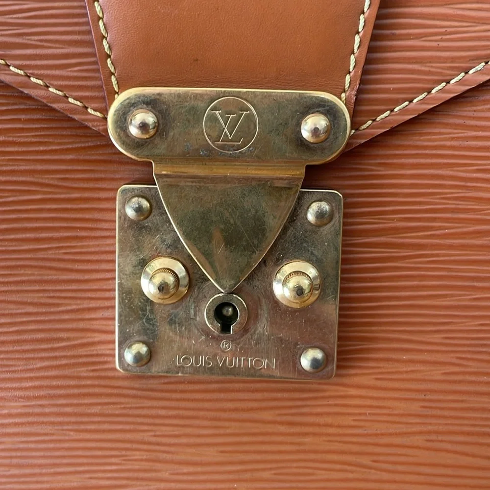 🚨LOUIS VUITTON🚨Tan Epi leather briefcase/portfolio (marks + peeling) - Picture 9 of 17